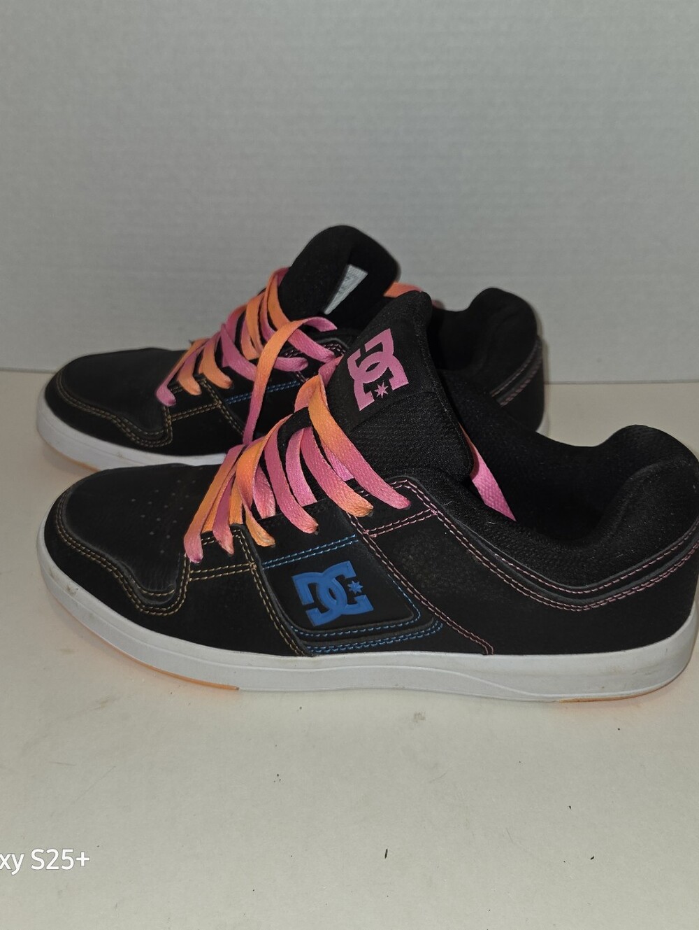 DC Shoes Cure Low sneakers Womens Size 9 - Picture 3 of 7